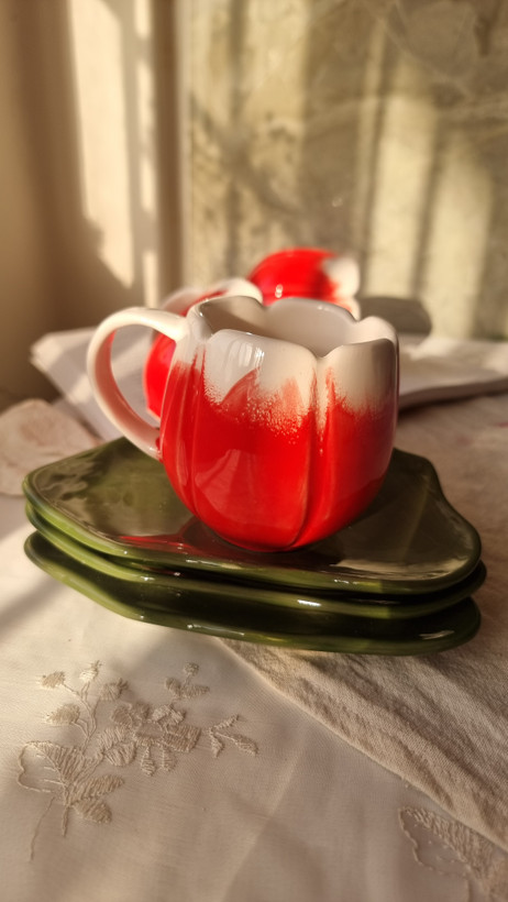 ماگ لاله سرامیکی با زیر برگ دست ساز