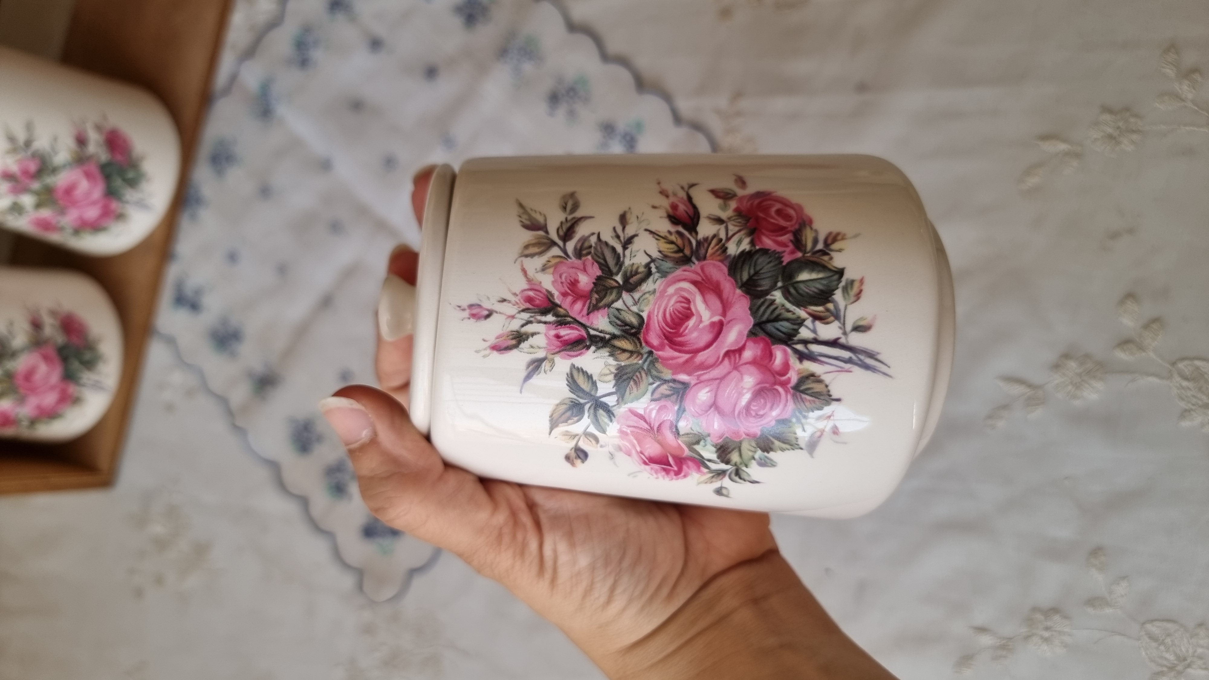 بانکه سرامیکی مخروط گلسرخ دست ساز